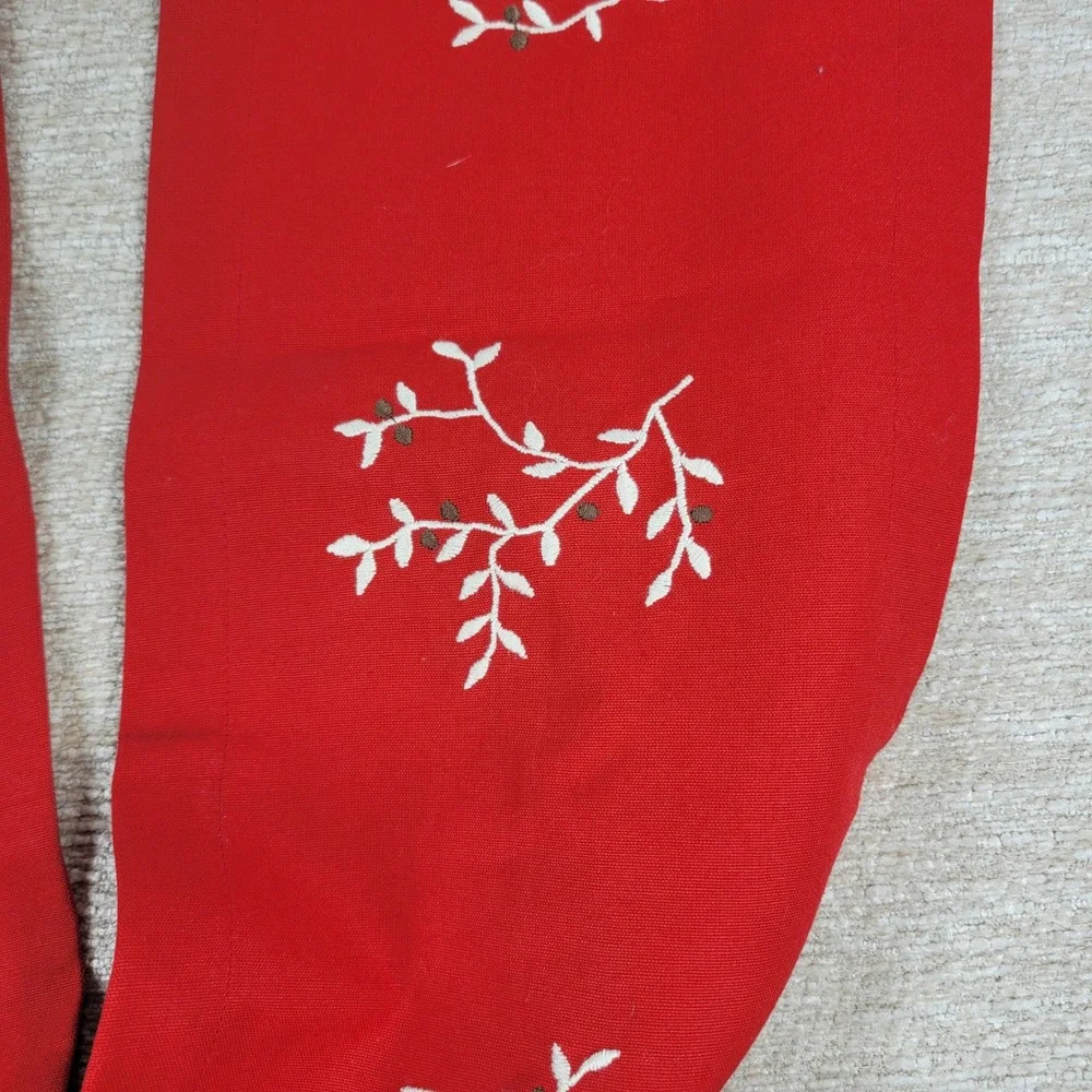 Linum Mistel Table Runner Red Embroidered Mistletoe Vines Holiday Christmas